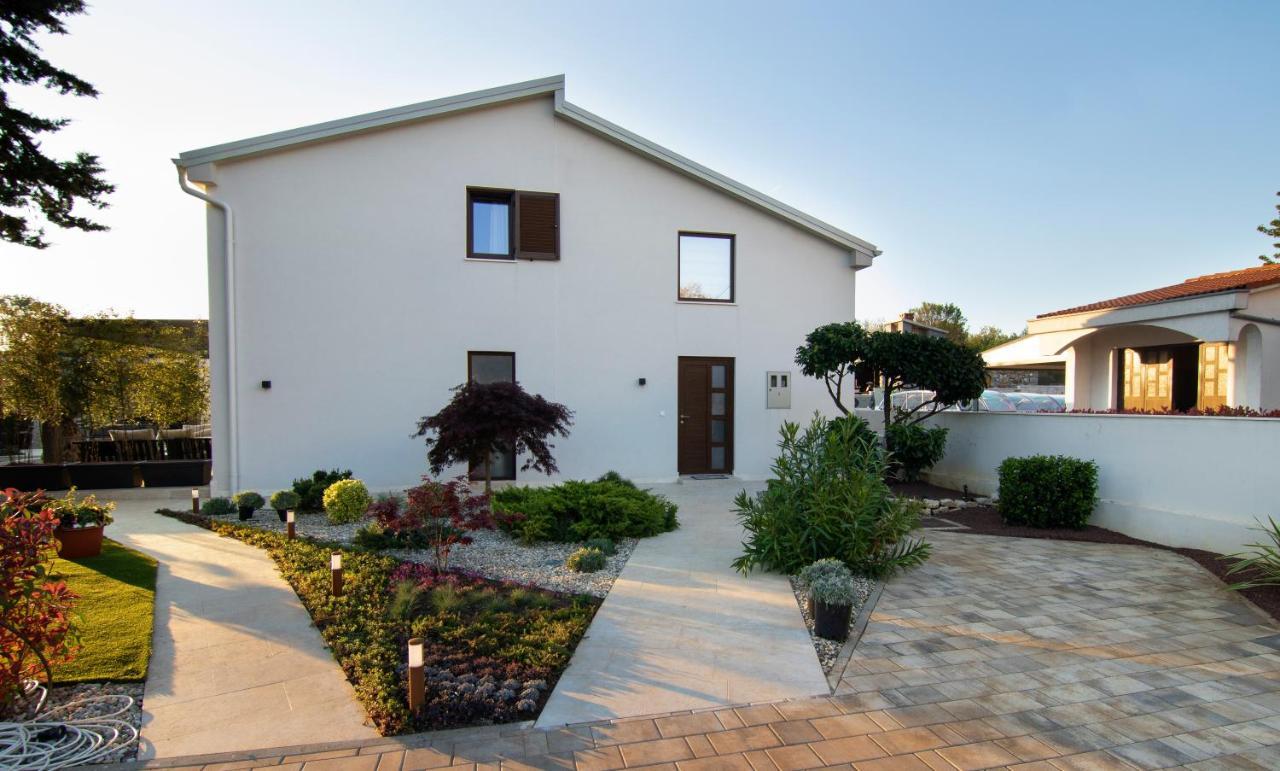 Villa Caprice - Krk Milohnici Zewnętrze zdjęcie