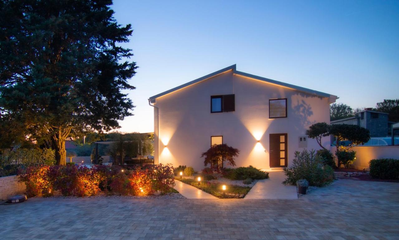 Villa Caprice - Krk Milohnici Zewnętrze zdjęcie