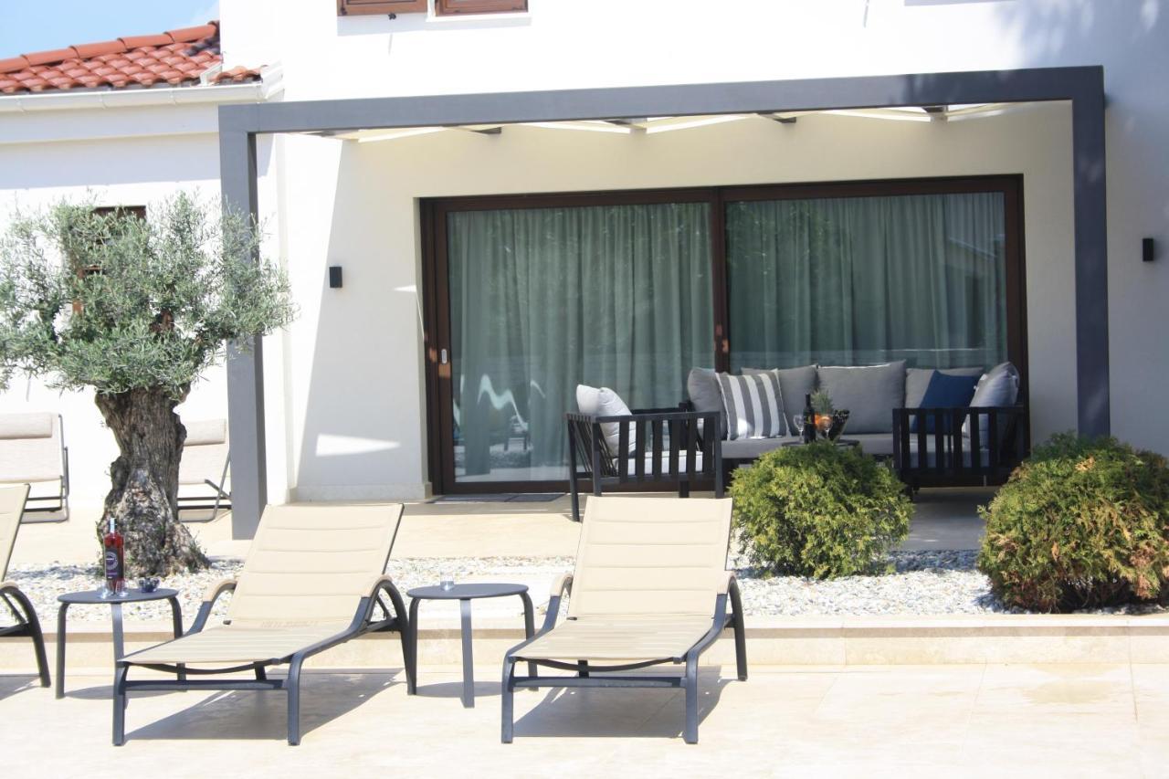 Villa Caprice - Krk Milohnici Zewnętrze zdjęcie