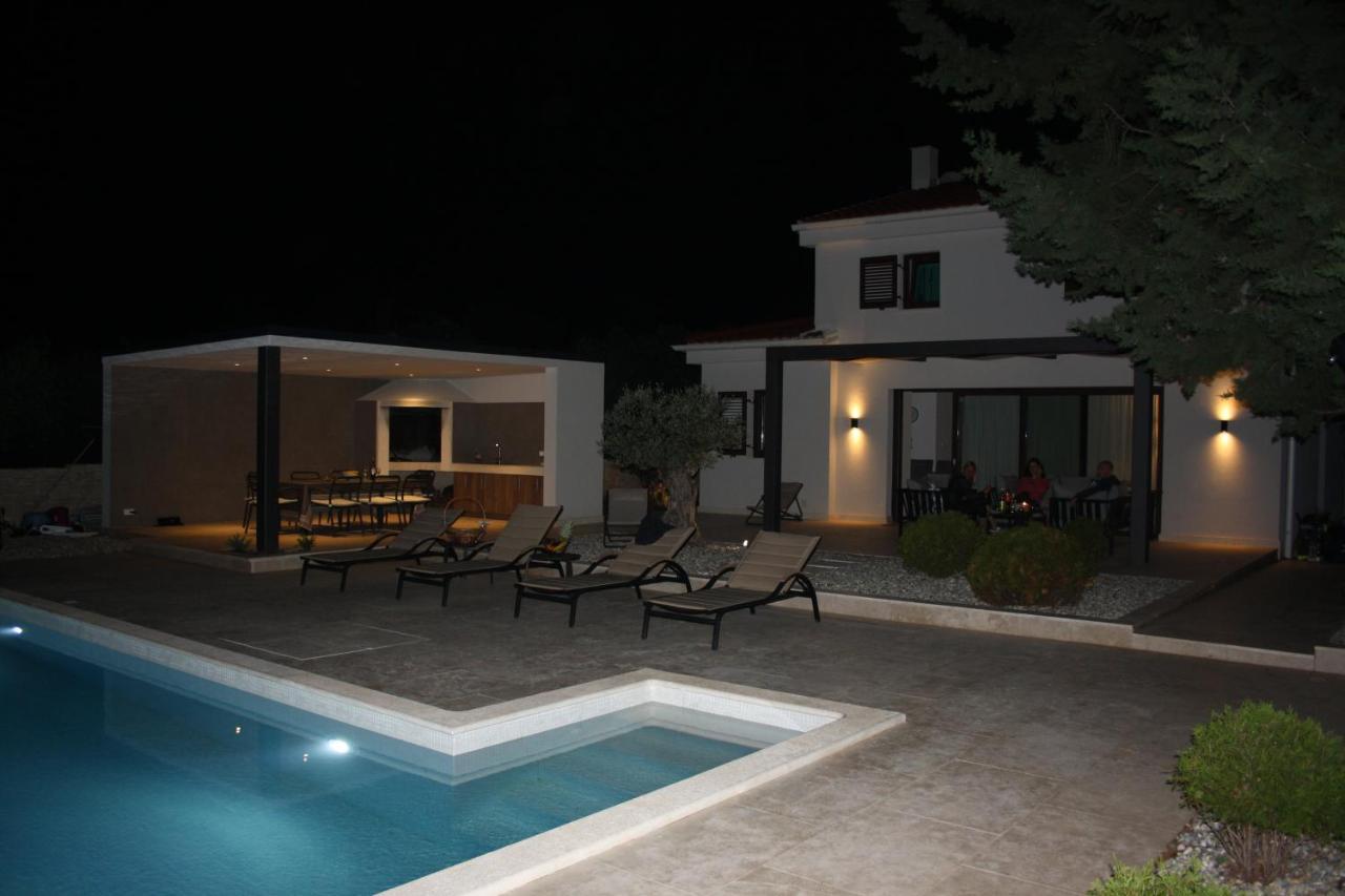 Villa Caprice - Krk Milohnici Zewnętrze zdjęcie